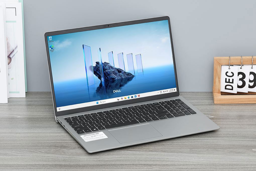Máy tính xách tay Dell 15 DC15250 (i5-1334U, 16GB DDR5 (1x16GB) , 512GB SSD, 15.6 FHD, UMA, Win11, Office Home 24, Bạc, (DC15250-i5U165W11SLU-27)